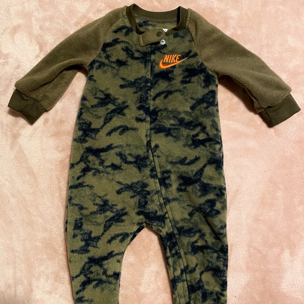 Nike Onesie camo